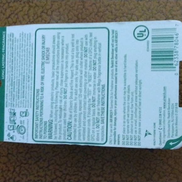 Two Glade and One AirWick Plug Warmers - Picture 5 of 5